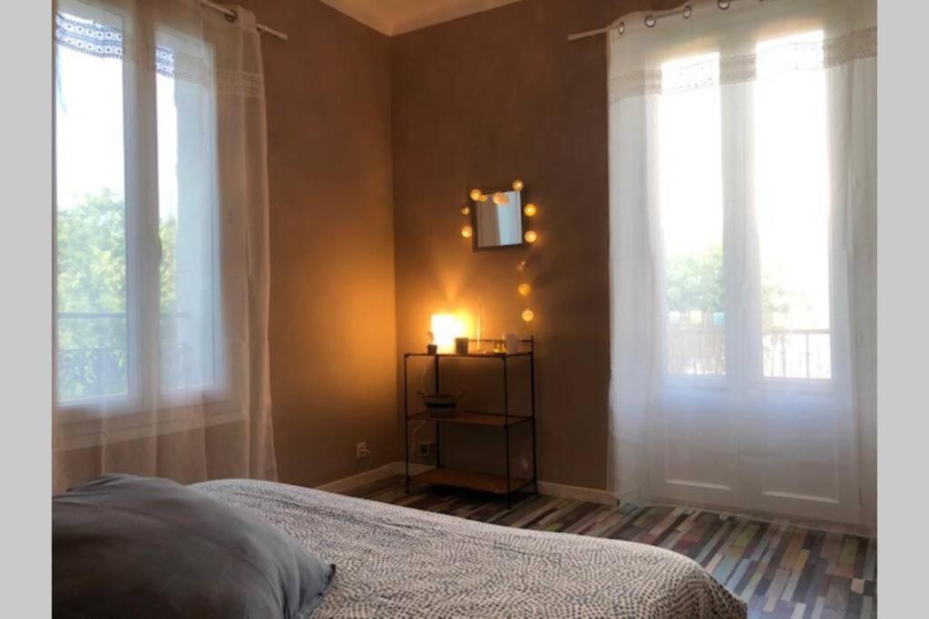 Appart rénové 2 chambres avec clim LʼIsle-sur-la-Sorgue Exterior foto
