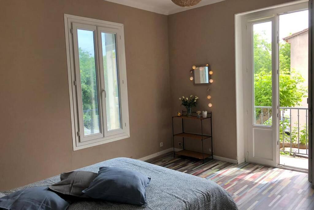 Appart rénové 2 chambres avec clim LʼIsle-sur-la-Sorgue Exterior foto